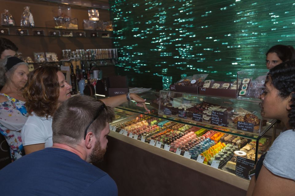 Madeira: Guided Foodie Walking Tour With Tastings and Wine - Visiting the Local Market
