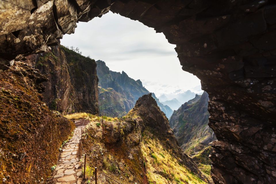 Madeira: Stairway To Heaven Pico Areeiro to Pico Ruivo Hike - Hike to Achada Do Teixeira