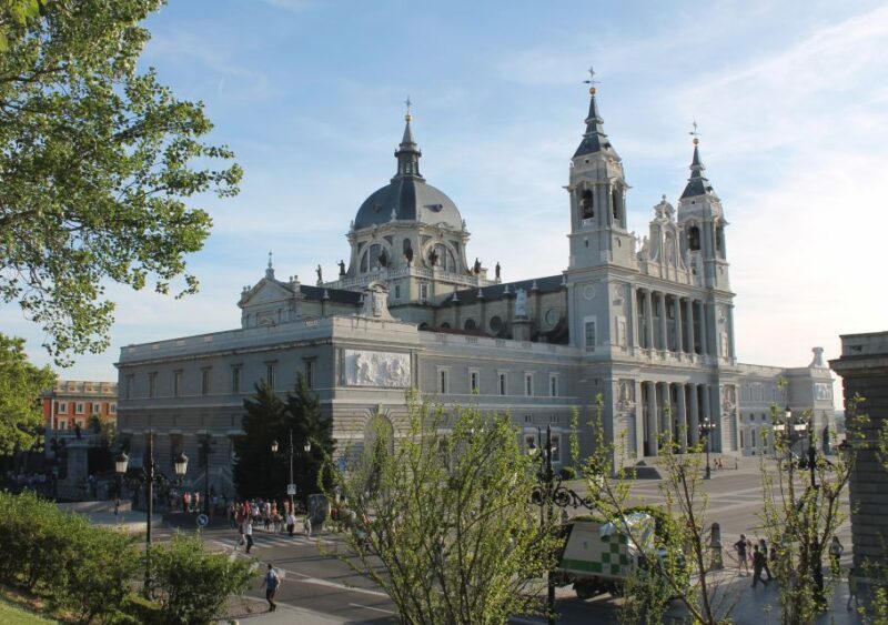 Madrid: 2-Hour City Highlights Guided Walking Tour - Booking Information
