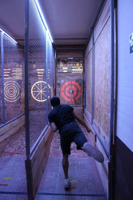 Madrid Atocha : Interactive Axe Throwing 2h - Interactive Targets and Games