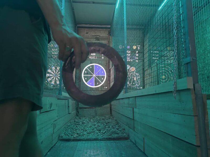 Madrid Atocha : Interactive Axe Throwing 2h - Accessibility and Practical Details