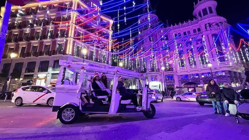 Madrid: "Christmas Tuk Tuk. Luxury Lights and Joy Ride" - Key Points