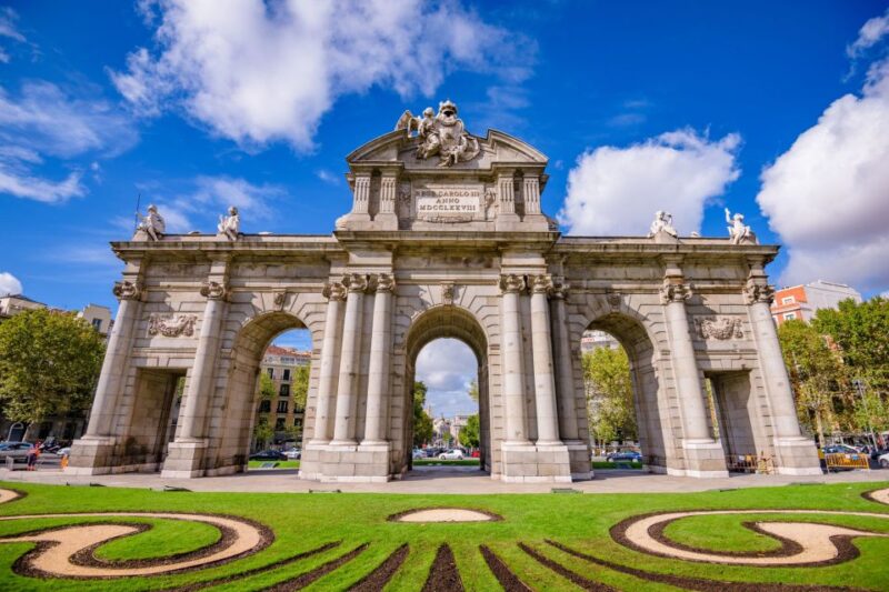 Madrid: Cibeles Rooftop & Retiro Park Guided Walking Tour - Retiro Park Walk