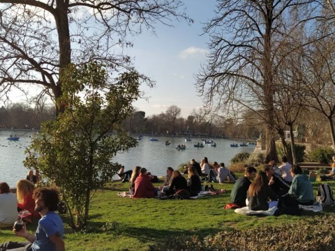 Madrid: Cibeles Rooftop & Retiro Park Guided Walking Tour - Frequently Asked Questions