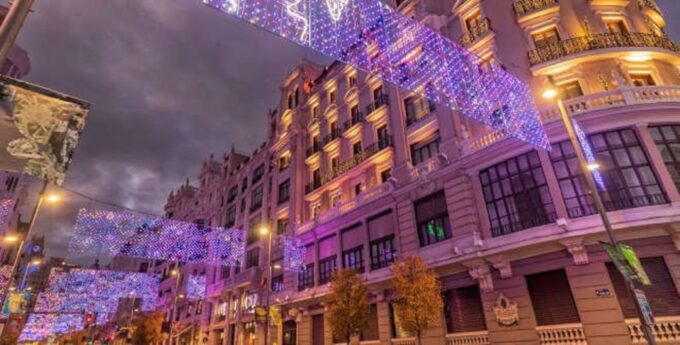 Madrid: City Highlights Tuk Tuk Tour - Historic Neighborhoods