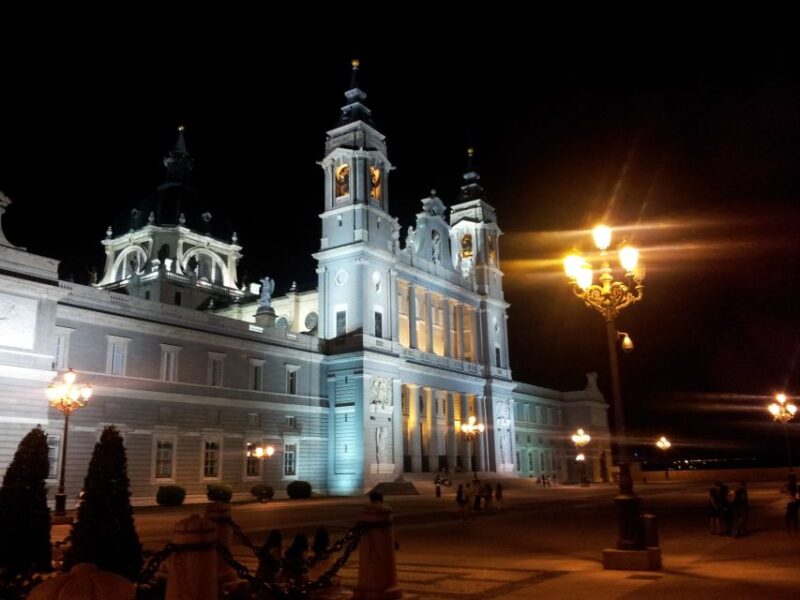 Madrid: Customized Night Tour With a Private Guide - Participant Information