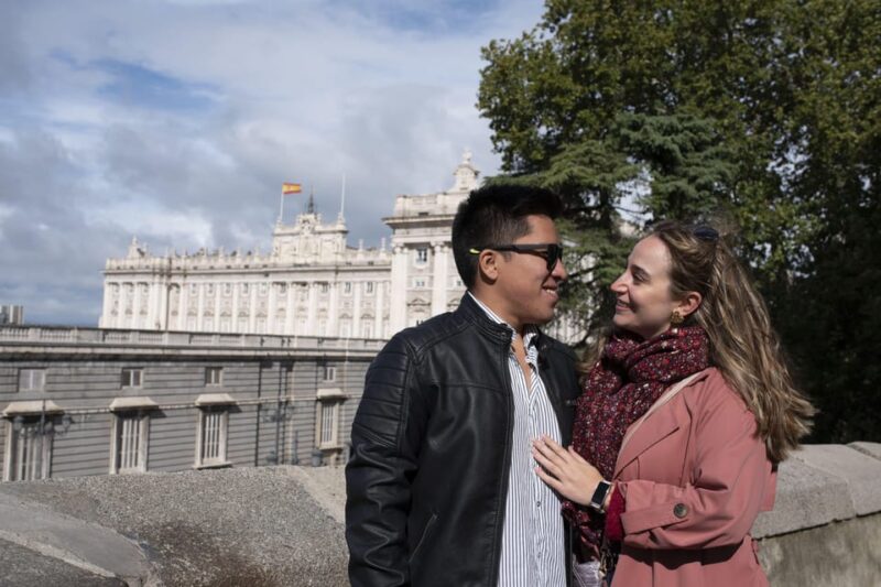 Madrid: Exclusive Panoramic Views in Tuk Tuk - Languages and Availability