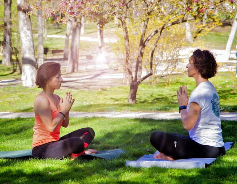 Madrid: Flow Yoga class in Retiro Park - A Peaceful Yoga Escape in the Heart of Madrid
