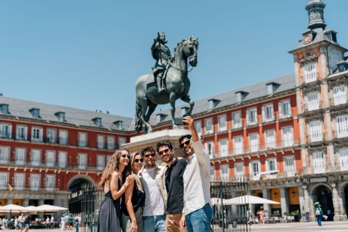 Madrid: Guided Tapas and Wine Tour With Terrace Visit - Exploring Madrids Districts