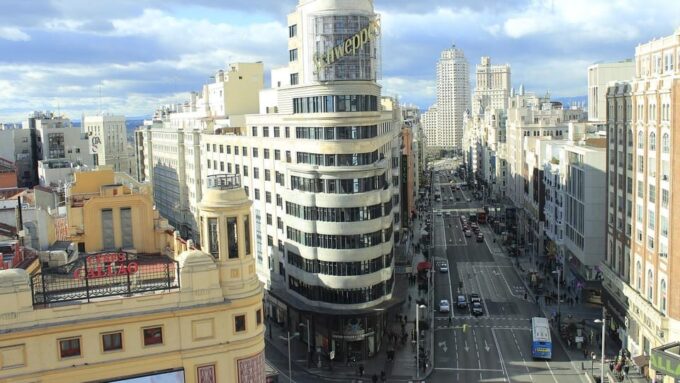 Madrid: Guided Tour in Urban and Historic Centre - Exploring Madrids Royal Palace