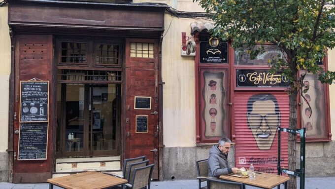 Madrid: Guided Tour in Urban and Historic Centre - Uncovering Puerta Del Sols Artistic Gems