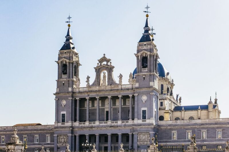 Madrid: Guided Tour of the Royal Palace With Fast Access - Tour Duration and Group Size