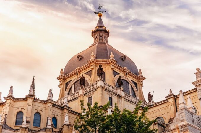 Madrid: Guided Tour of the Royal Palace With Fast Access - Meeting Point and Logistics
