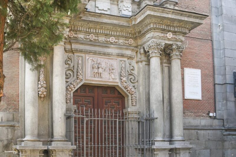 Madrid: Hidden Gems and Secrets Small Group Walking Tour - A Detailed Look at the Tour Experience