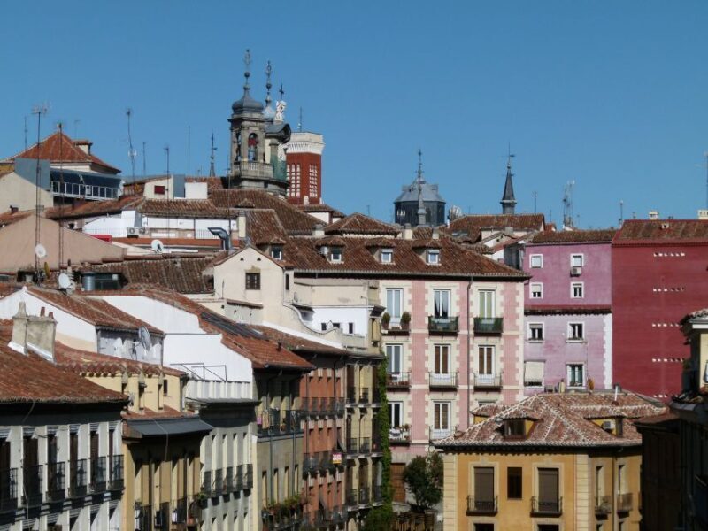 Madrid Historical Centre & Old Town Walking Tour in French - The Authenticity and Atmosphere