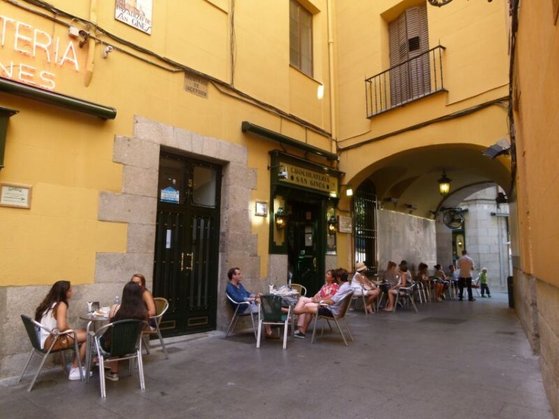 Madrid Historical Centre & Old Town Walking Tour in French - Practical Details and Tips