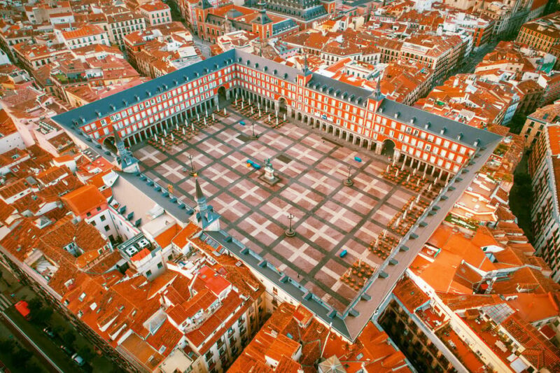 Madrid: History, Bites & Sips – An Intimate Tour Since 2018 - Exploring Plaza Mayor
