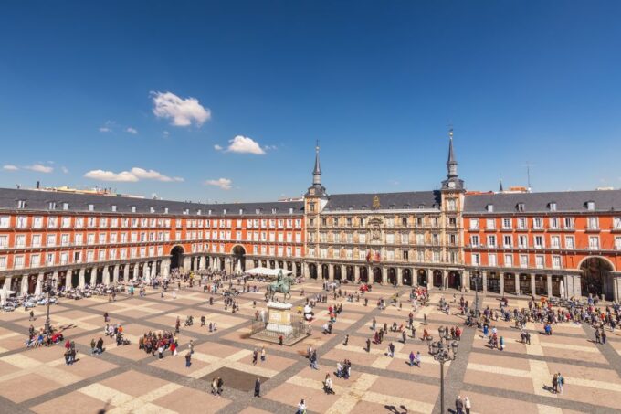 Madrid: History, Bites & Sips – An Intimate Tour Since 2018 - Exploring the Royal Palace of Madrid