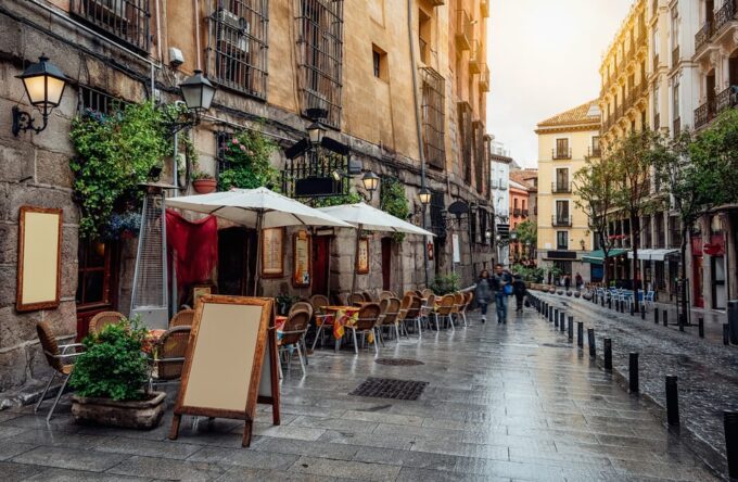 Madrid: History, Bites & Sips – An Intimate Tour Since 2018 - Indulging in a Gourmet Lunch