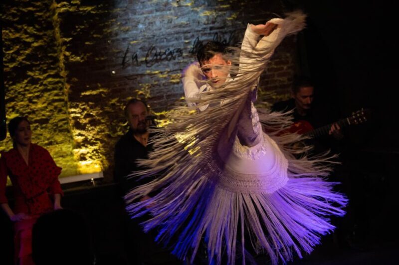 Madrid: La Cueva de Lola Flamenco Show Tickets with Drink - An In-Depth Look at La Cueva de Lola