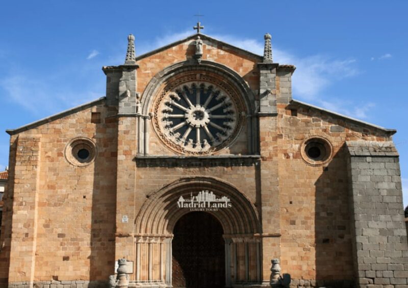 Madrid: Luxury Tour Ávila & Segovia - Guided Experience