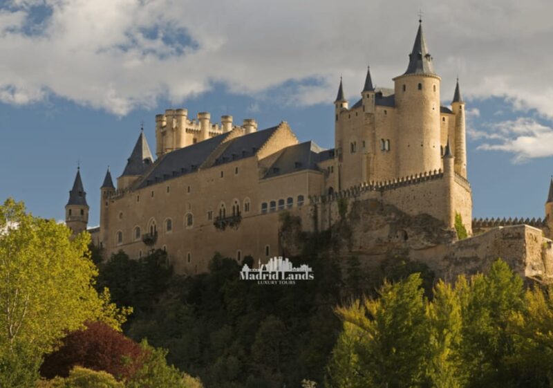 Madrid: Luxury Tour Toledo & Segovia - Highlights of the Tour