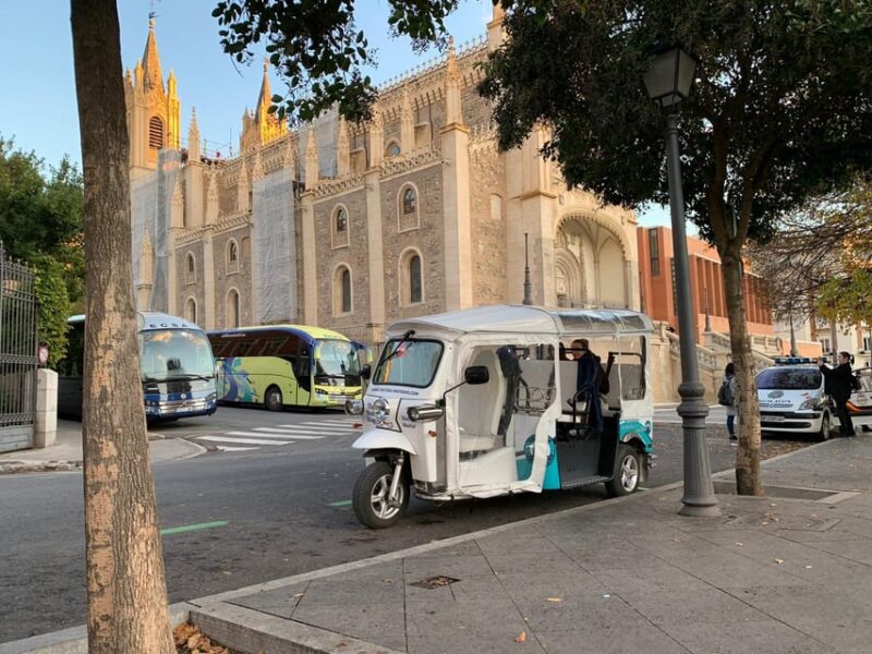 Madrid: Make Your Own 60 Minutes Tuk Tuk Tour - Capturing the Highlights