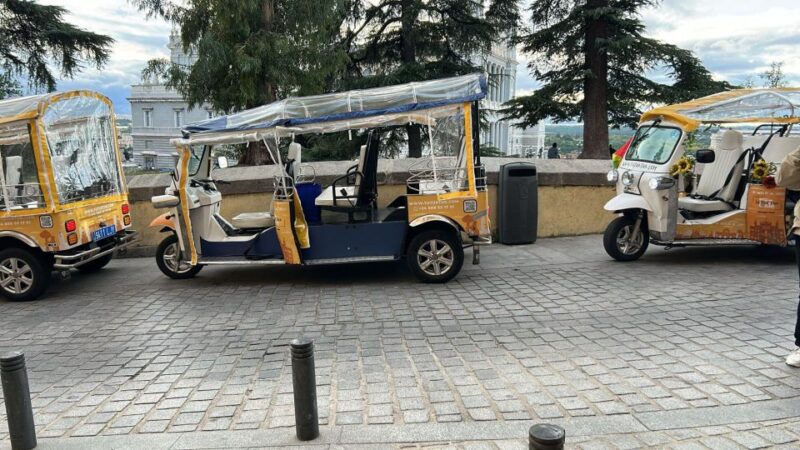 Madrid: Panoramic Tour With Private Guide in Yellow Tuk Tuk - Highlights of the Itinerary