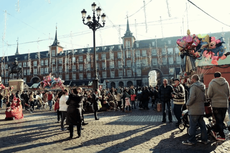 Madrid: Plaza Mayor Christmas Market & City Walking Tour - Key Points