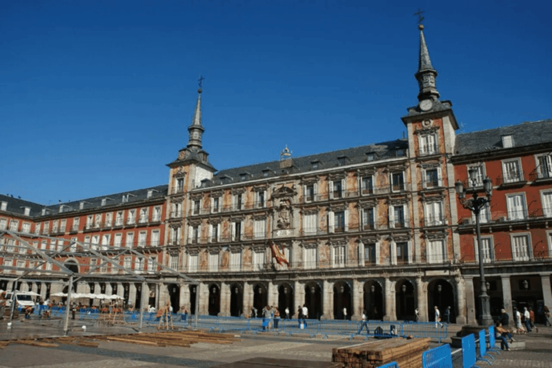 Madrid: Plaza Mayor Christmas Market & City Walking Tour - Finishing at Plaza De España