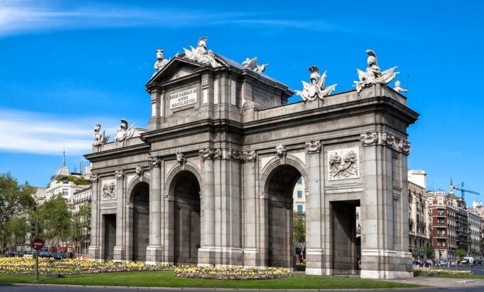 Madrid: Private 2-Hour City Highlights Tour With Local - About the Driver