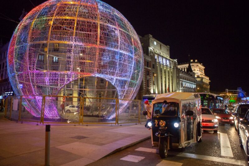 Madrid: Private Christmas Lights Tour by Eco Tuk-Tuk - Knowledgeable Guides and Insightful Commentary