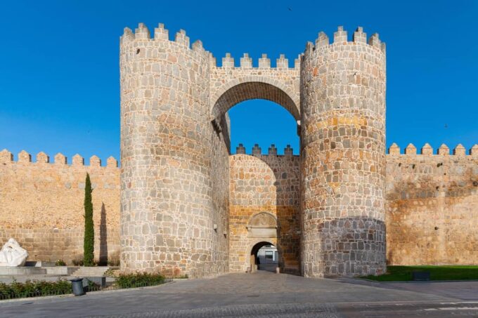Madrid: Private Day Trip to Avila & Segovia - Tour Inclusions and Important Information