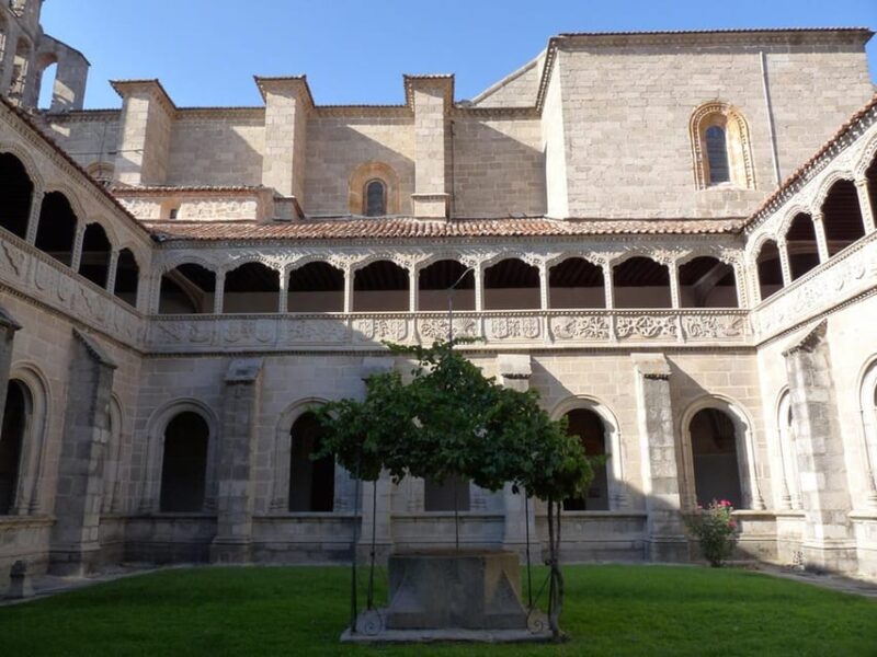 Madrid: Private Half-Day Trip to Ávila With Local Guide - Exploring the Walls of Ávila