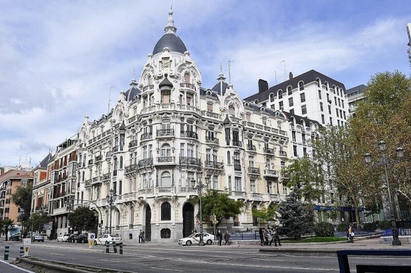 Madrid: Private Night Experience Tour With Local Guide - Landmarks and Attractions