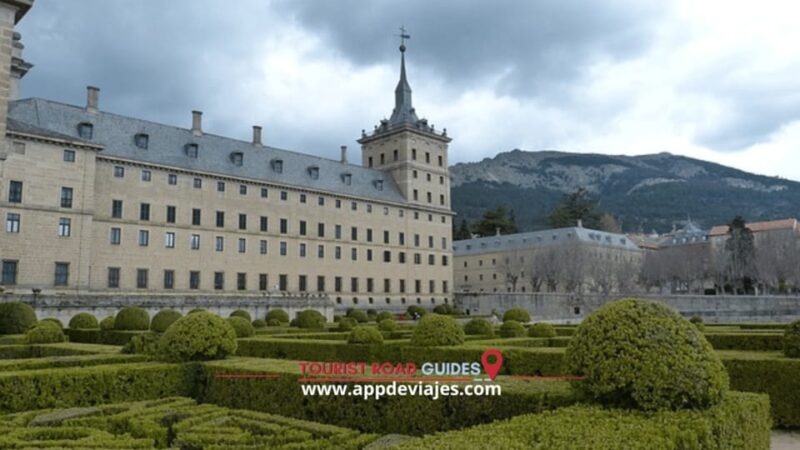 Madrid: Private Walking Tour 4 Hours With Royal Palace - Visiting the Royal Palace