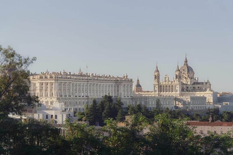Madrid: Private Walking Tour & Photo Shoot - Photography Services