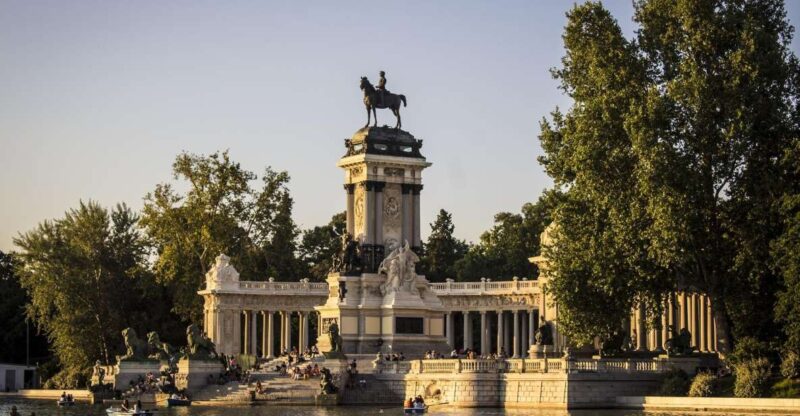Madrid: Retiro Park Guided Tour and Tapas Tasting - Guided Tour of Retiro Park