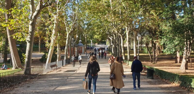 Madrid: Retiro Park Guided Tour with a Photographer - FAQ