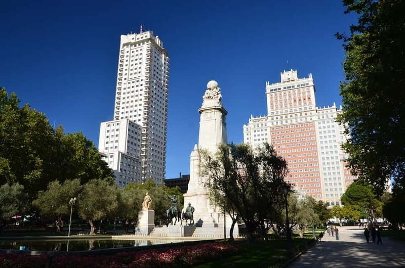 Madrid Retro Tour Madrid- 30 min - Key Points