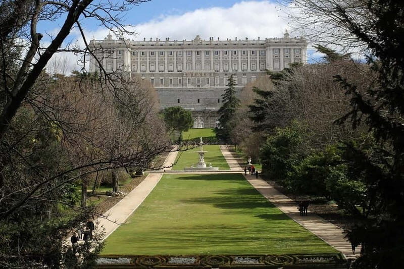 Madrid Retro Tour Madrid- 30 min - An Innovative Way to See Madrid