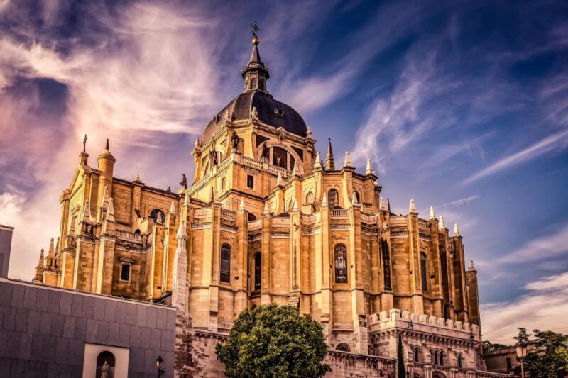 Madrid: Royal Palace, Old Town and Poets District Tour - Good To Know