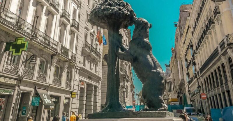 Madrid: Royal Palace, Old Town and Poets District Tour - Itinerary Highlights