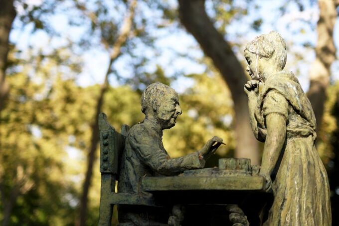 Madrid: Secrets of Retiro Park 2-Hour Walking Tour - Meeting Point