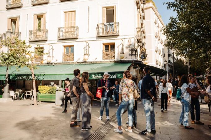 Madrid: Tapas, Taverns & History Tour - Savoring the Tapas Trail