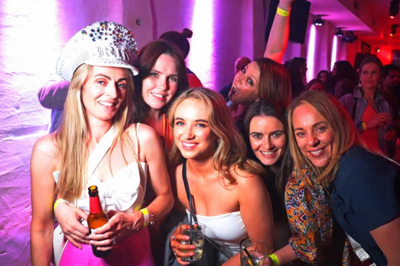 Madrid: Top Pub-Crawl With Drinks and Nightclub Entry - Group Dynamics and Accessibility