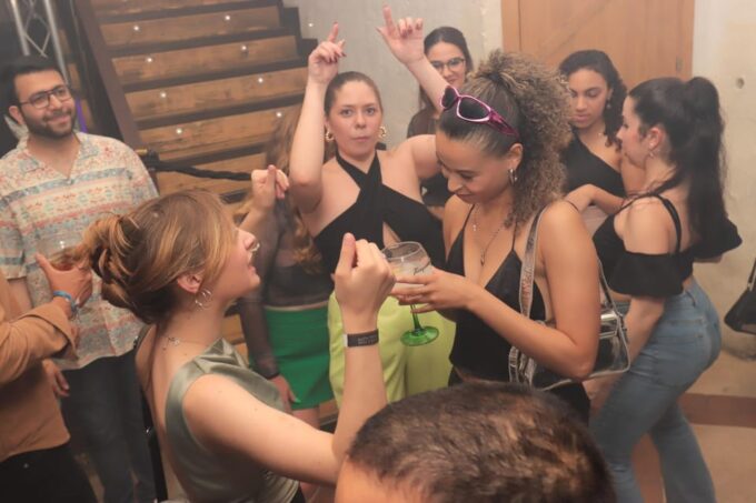 Madrid: Top Pub-Crawl With Drinks and Nightclub Entry - What to Expect on the Pub Crawl