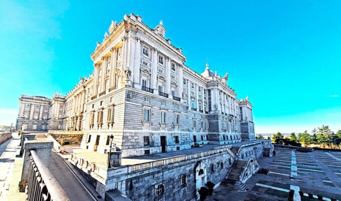 Madrid: VIP Prado Museum & City Highlights With Hotel Pickup - Exploring the Templo De Debod