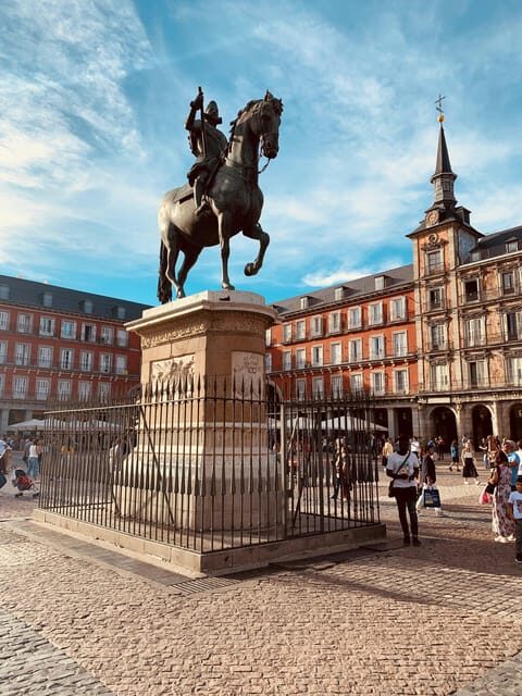 Madrid: Welcome to Madrid Guided Walking Tour in English - Exploring Madrid in a Nutshell
