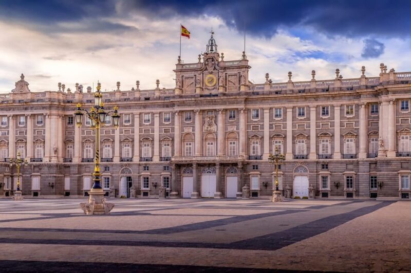 Madrid: Welcome to Madrid Guided Walking Tour in English - Who Should Sign Up?